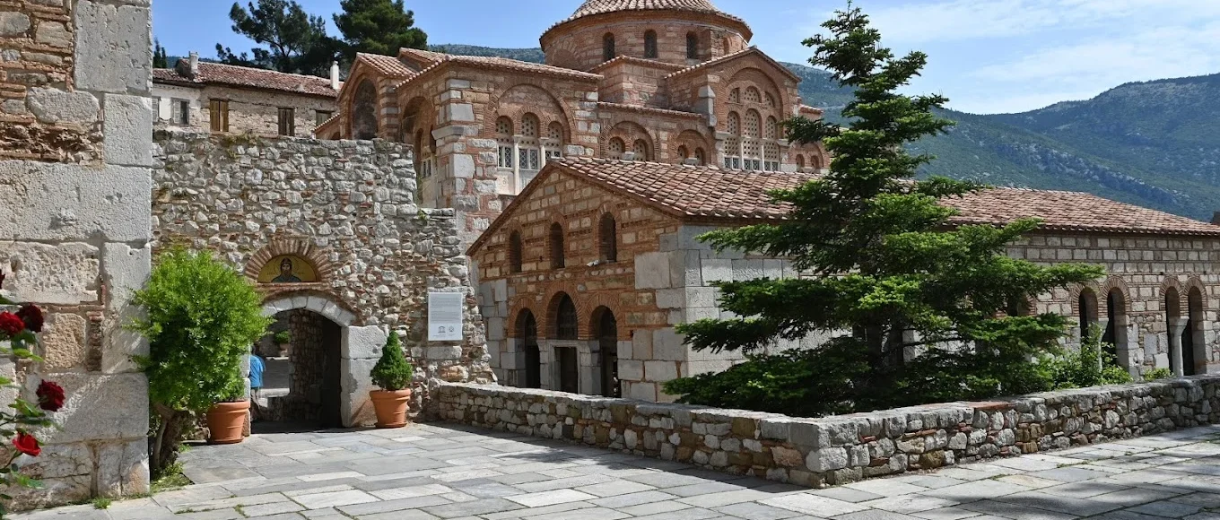 Η Μονή Οσίου Λουκά