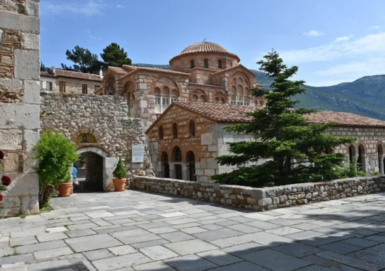 Η Μονή Οσίου Λουκά